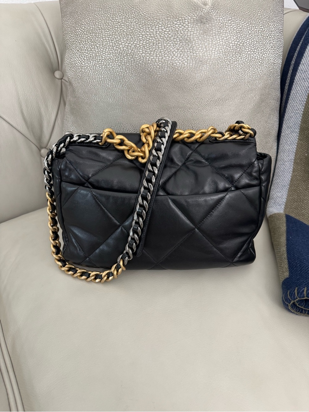 Chanel 19 Black Quilted Lambskin Shoulder Bag with Two-tone Hardware - Picture 3 of 7